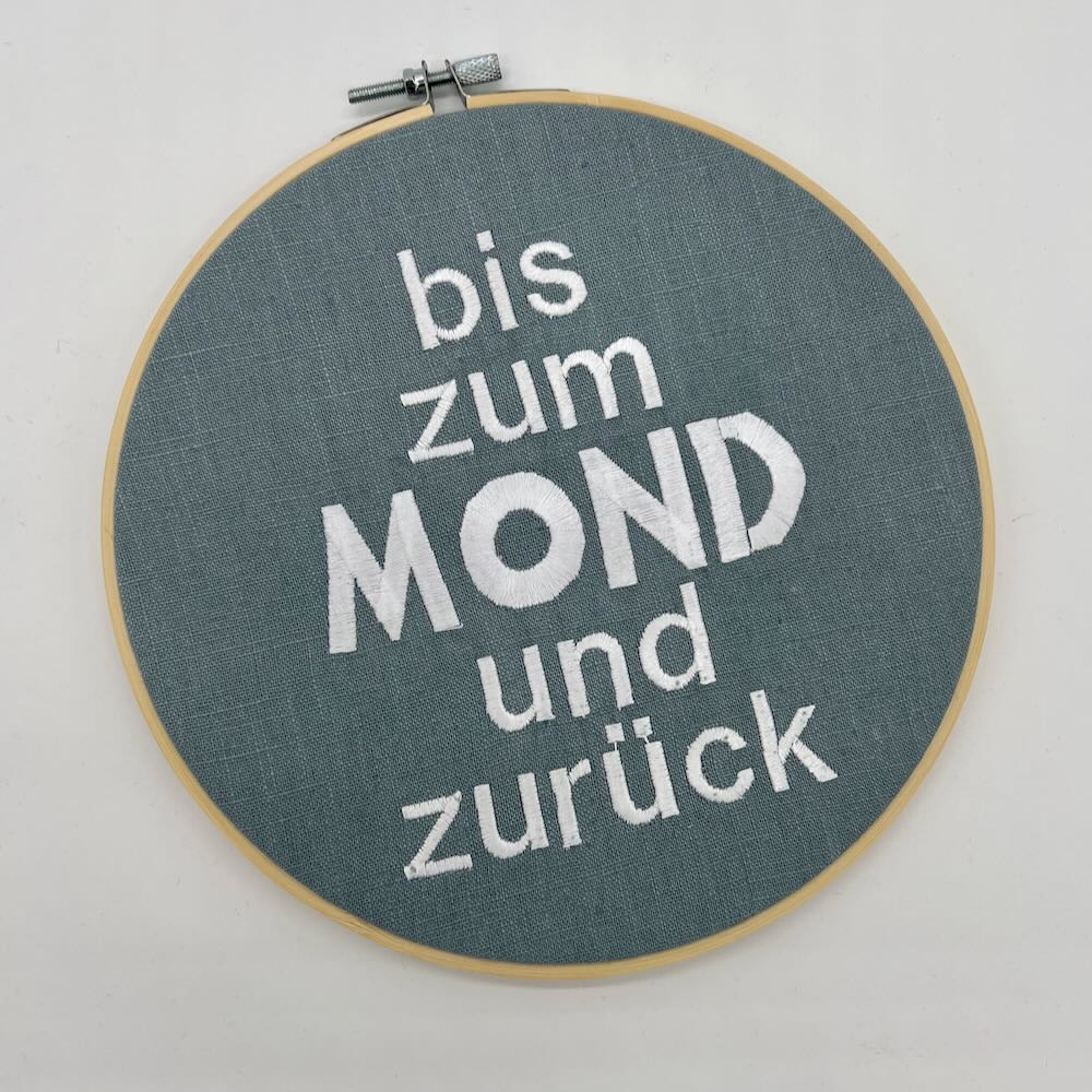 WANDBILD IM STICKRAHMEN • BIS ZUM MOND