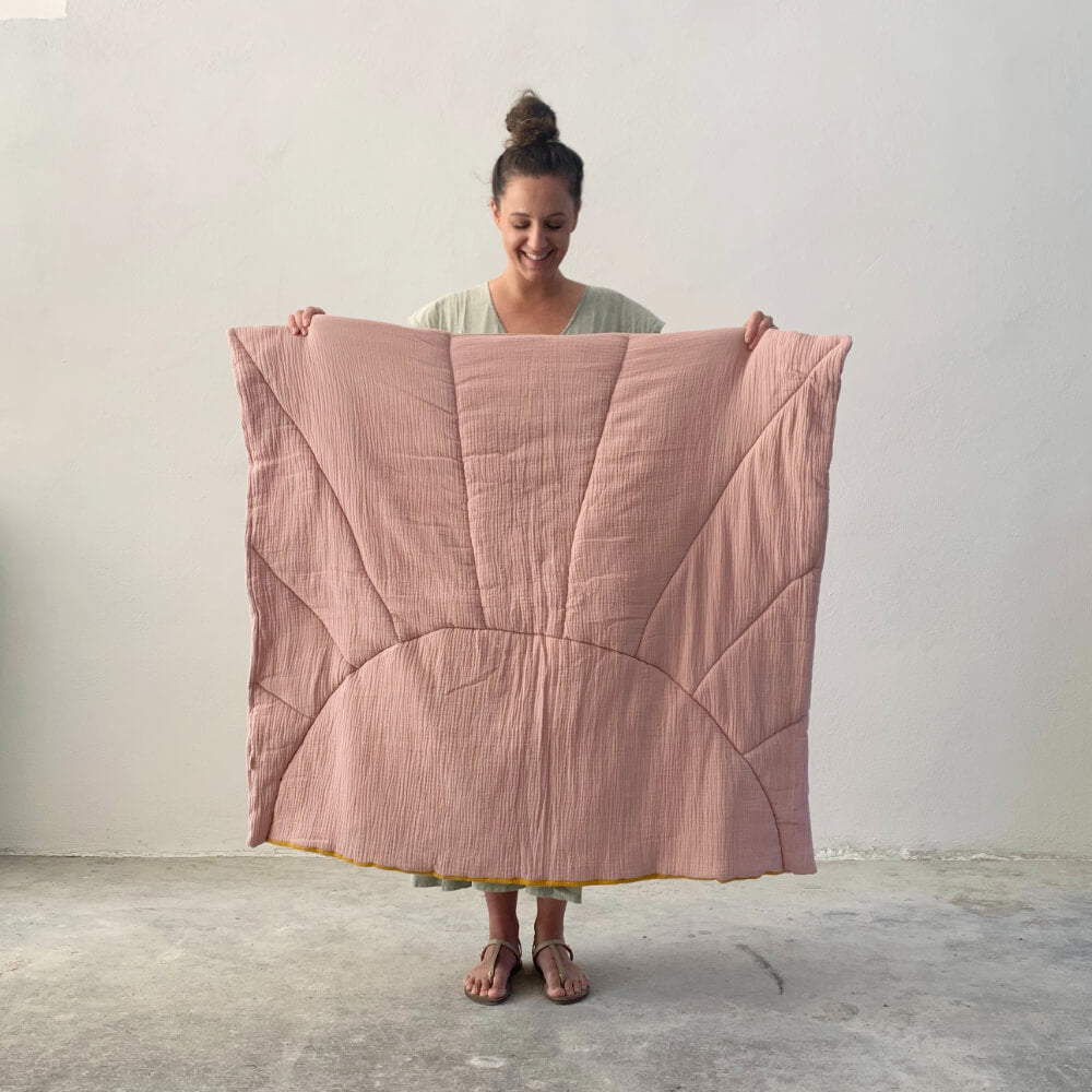 WENDE-KRABBELDECKE • QUILTED SUN • ROSA/GELB