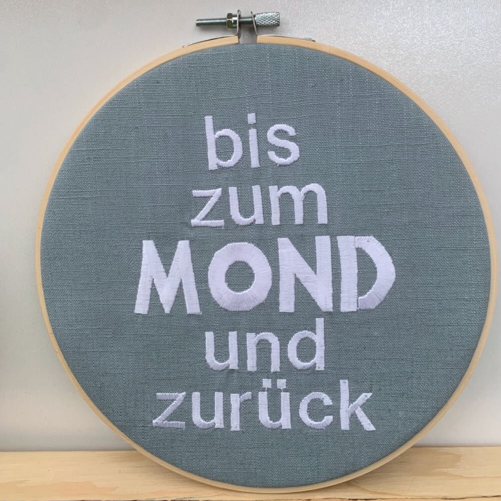 WANDBILD IM STICKRAHMEN • BIS ZUM MOND