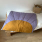 WENDE-KRABBELDECKE • QUILTED SUN • FLIEDER/OCKER